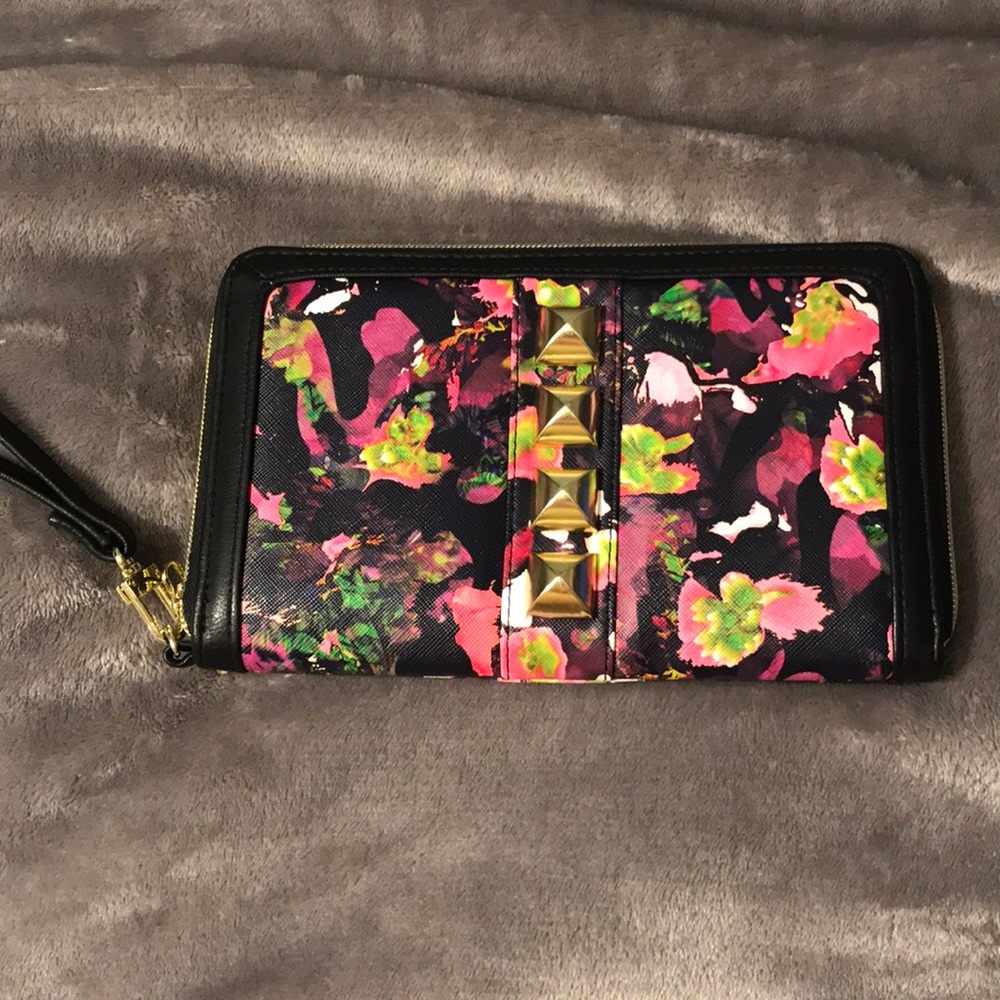 Steve Madden Floral Wristlet